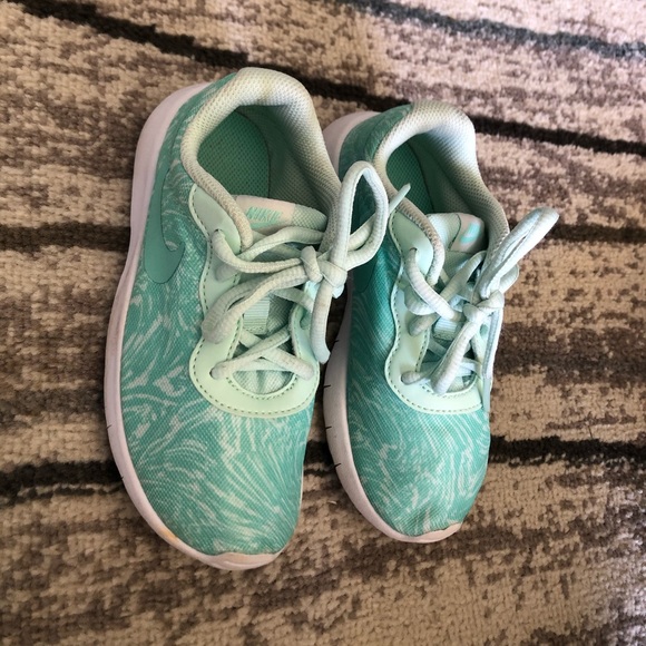 Nike Tajun Little Girls Sneakers - Picture 7 of 10